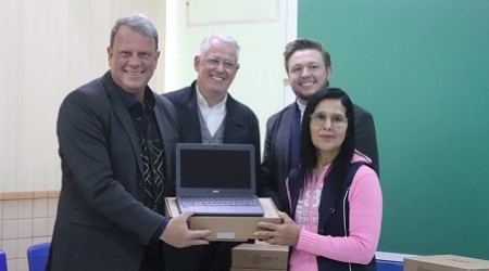 Professores da rede municipal de Campo Largo recebem Chromebooks